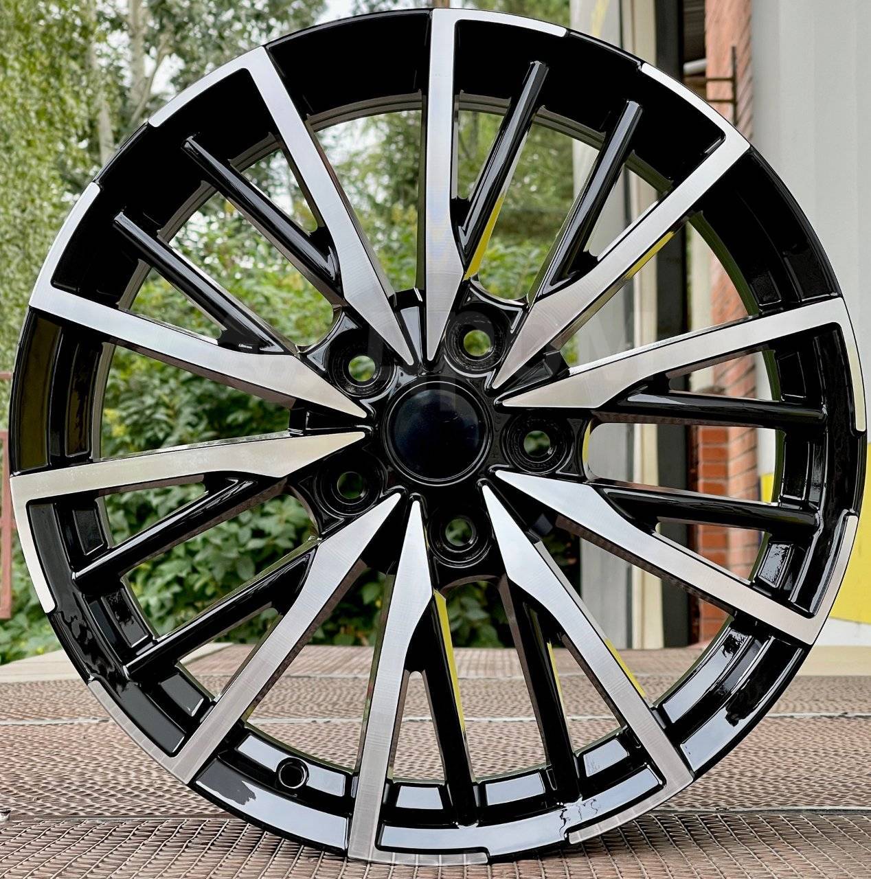 Литые диски Carwel Агма 7.0J/17 5x108 ET50.0 D63.3