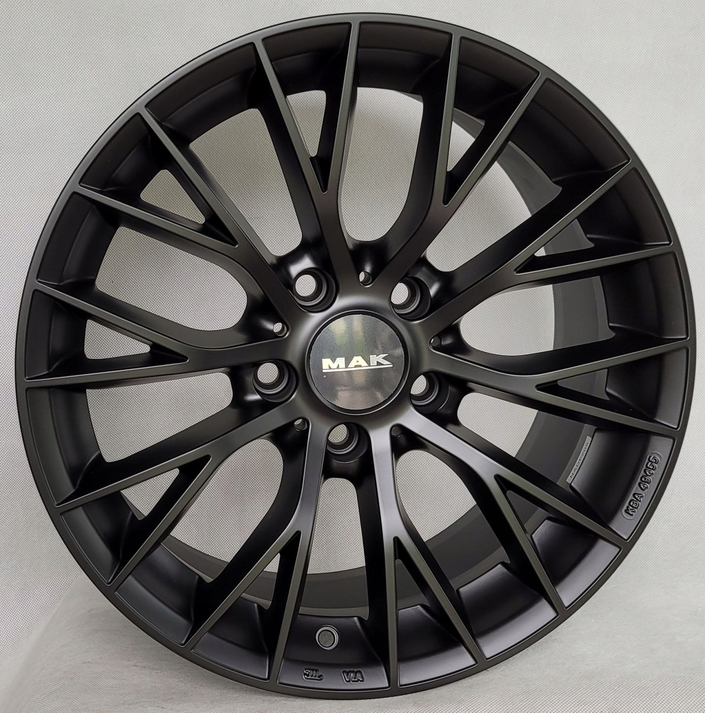 Литые диски MAK Munchen-bm 8.0J/18 5x120 ET43.0 D72.6