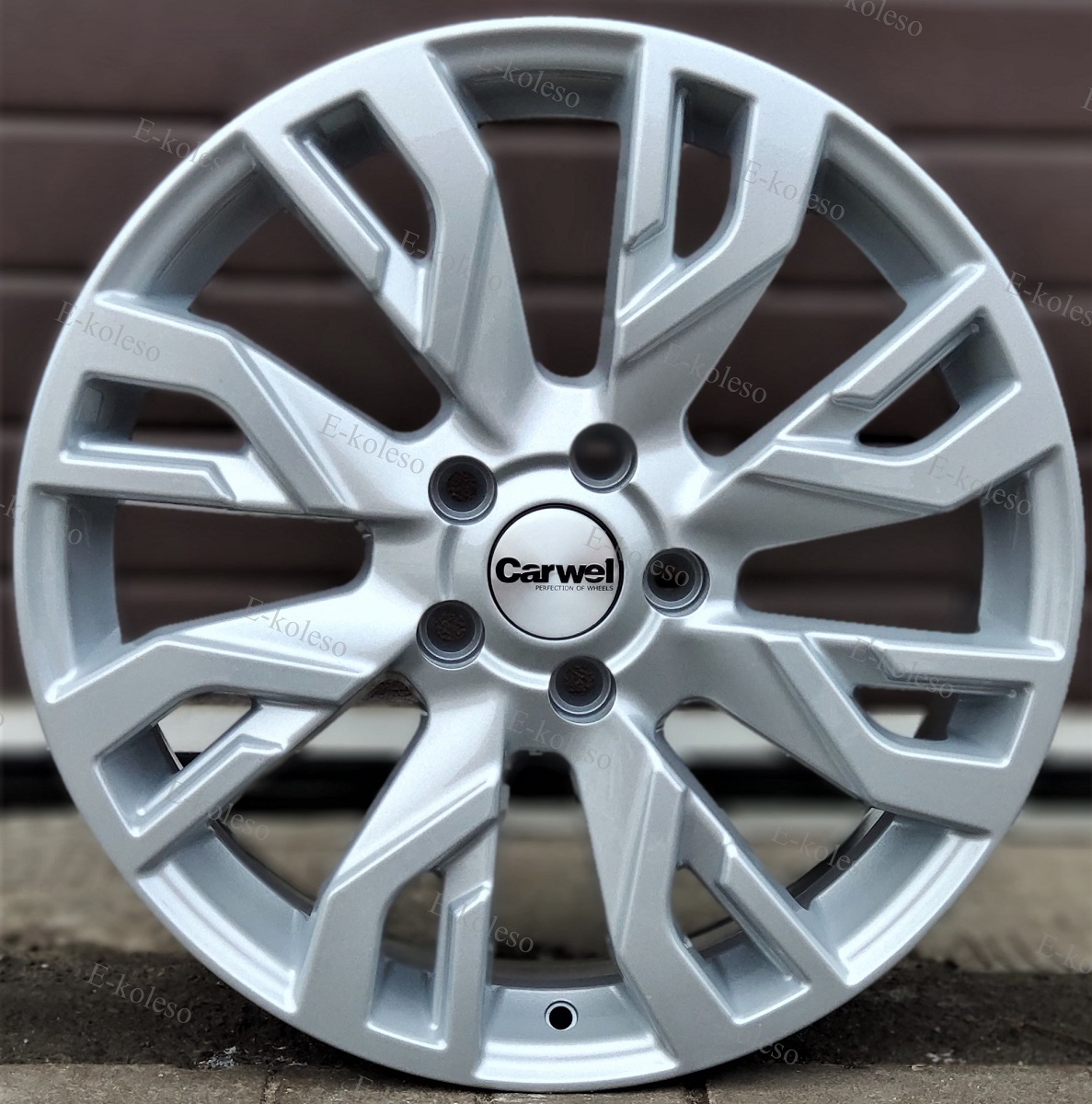 Литые диски Carwel Рамза 7.0J/18 5x114.3 ET48.5 D67.1